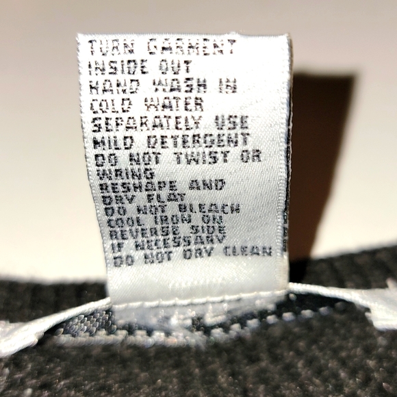 LISA J. WOMEN'S ARGYLE SWEATER - Picture 6 of 6